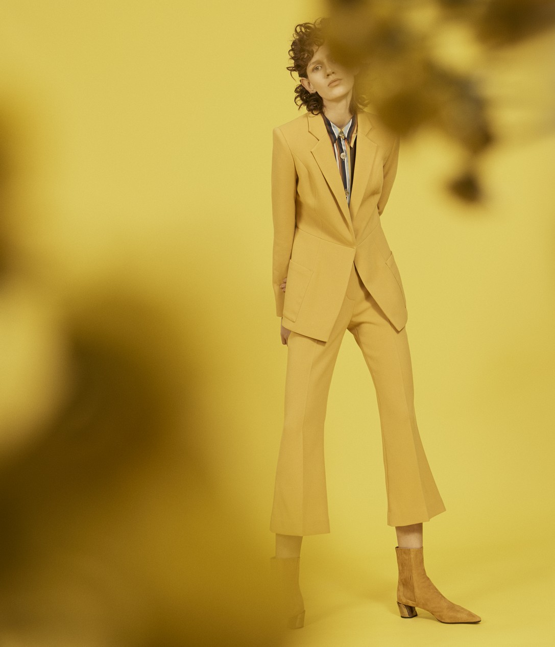 Рубашка - Acne Studios, The Icon, брючный костюм - Studio Nebo, Cafe Select, ботильоны - Jil Sander, The Icon