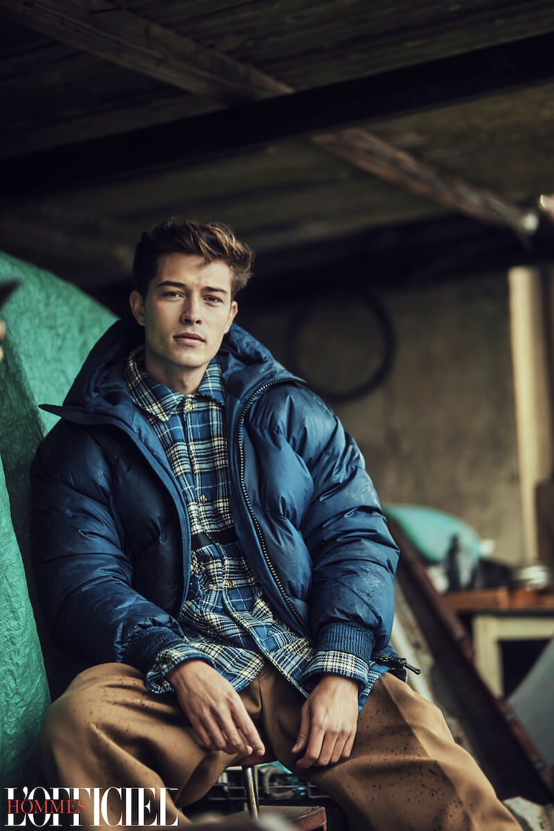 Пуховик Ienki Ienki, рубашка Astrid Andersen, брюки Qasimi 