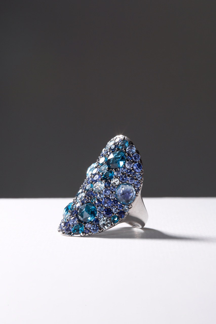 Каблучка саб-бренду ZARINA FINE з колекції GLACIER , золото, діаманти та сапфіри