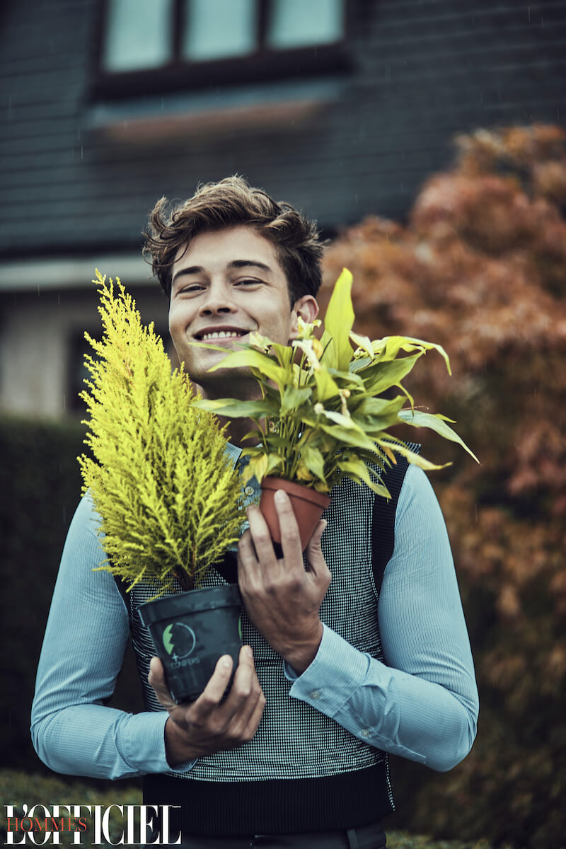 Жилет Kenzo, рубашка Stella McCartney, брюки Xander Zhou 