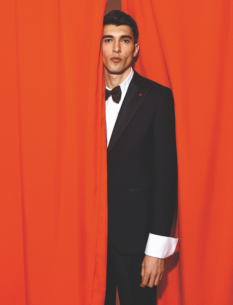 Костюм и галстук-бабочка – Isaia, cорочка Frolov 