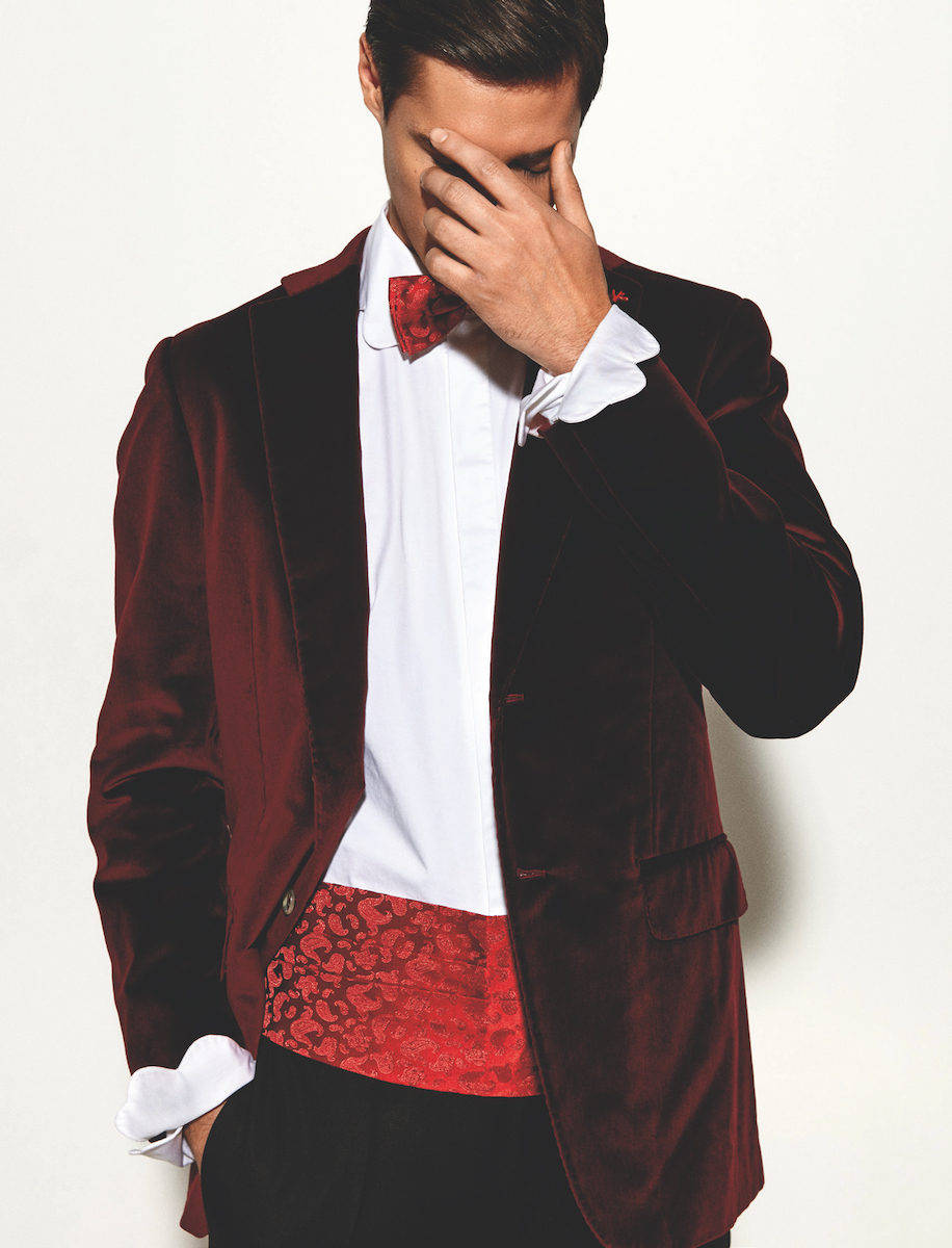 Смокинг, брюки, галстук-бабочка, пояс-камербанд – Isaia, сорочка Artemklimchuk 