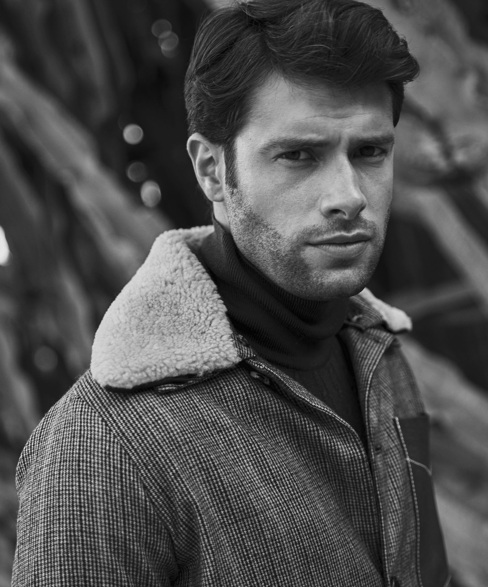 Пиджак PABLO ERROZ, свитер AMERICAN VINTAGE и брюки BURBERRY