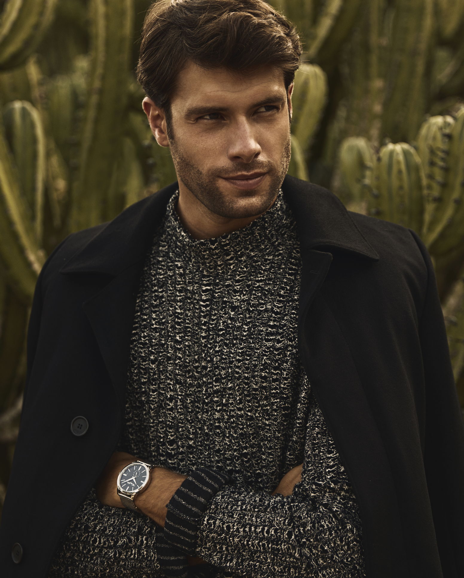 Костюм GUESS, рубашка SHAMAT70 и ремень BIKKEMBERGS