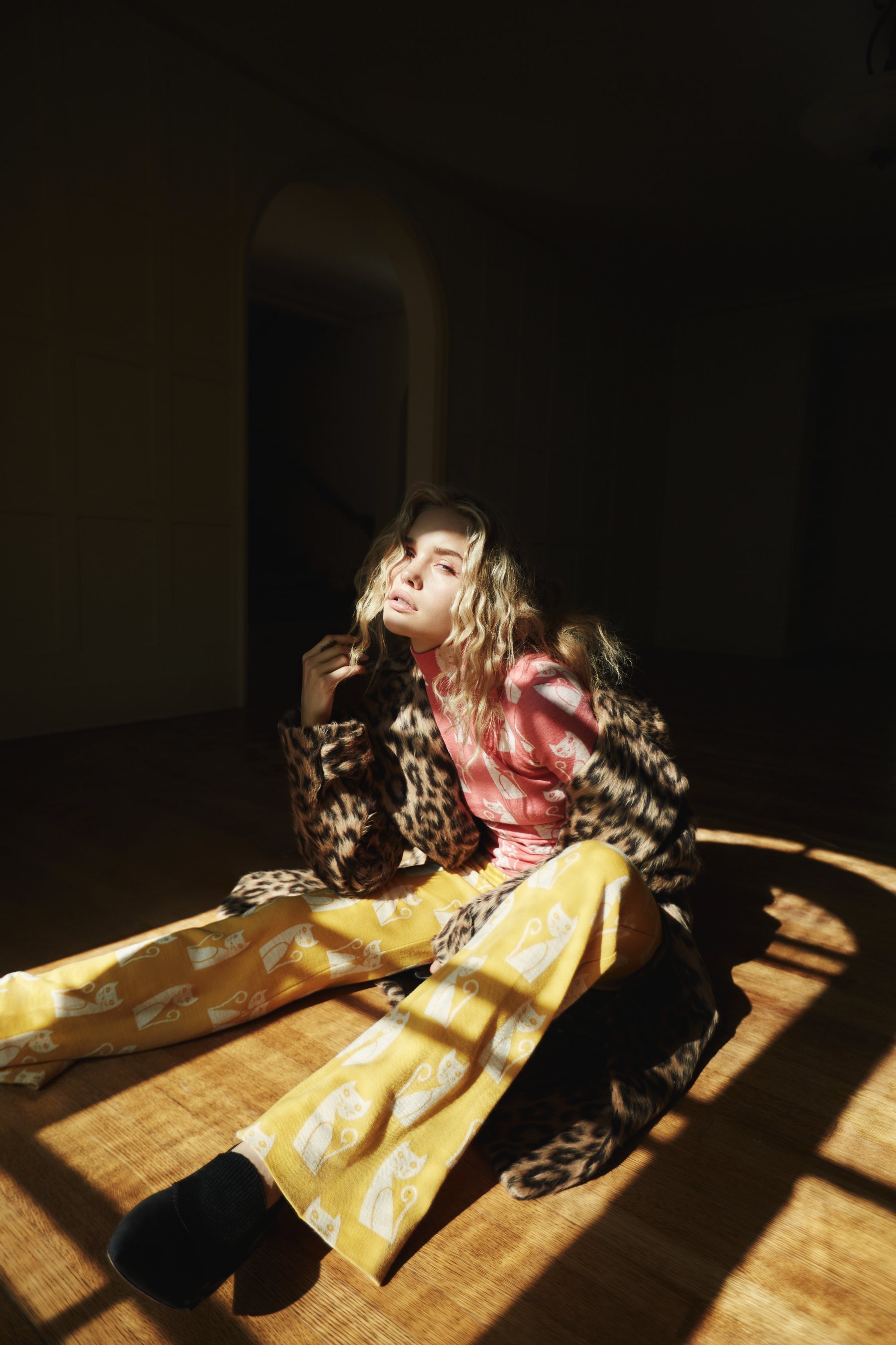 Пальто MICHAEL KORS, гольф и брюки MIU MIU, туфли SPORTMAX