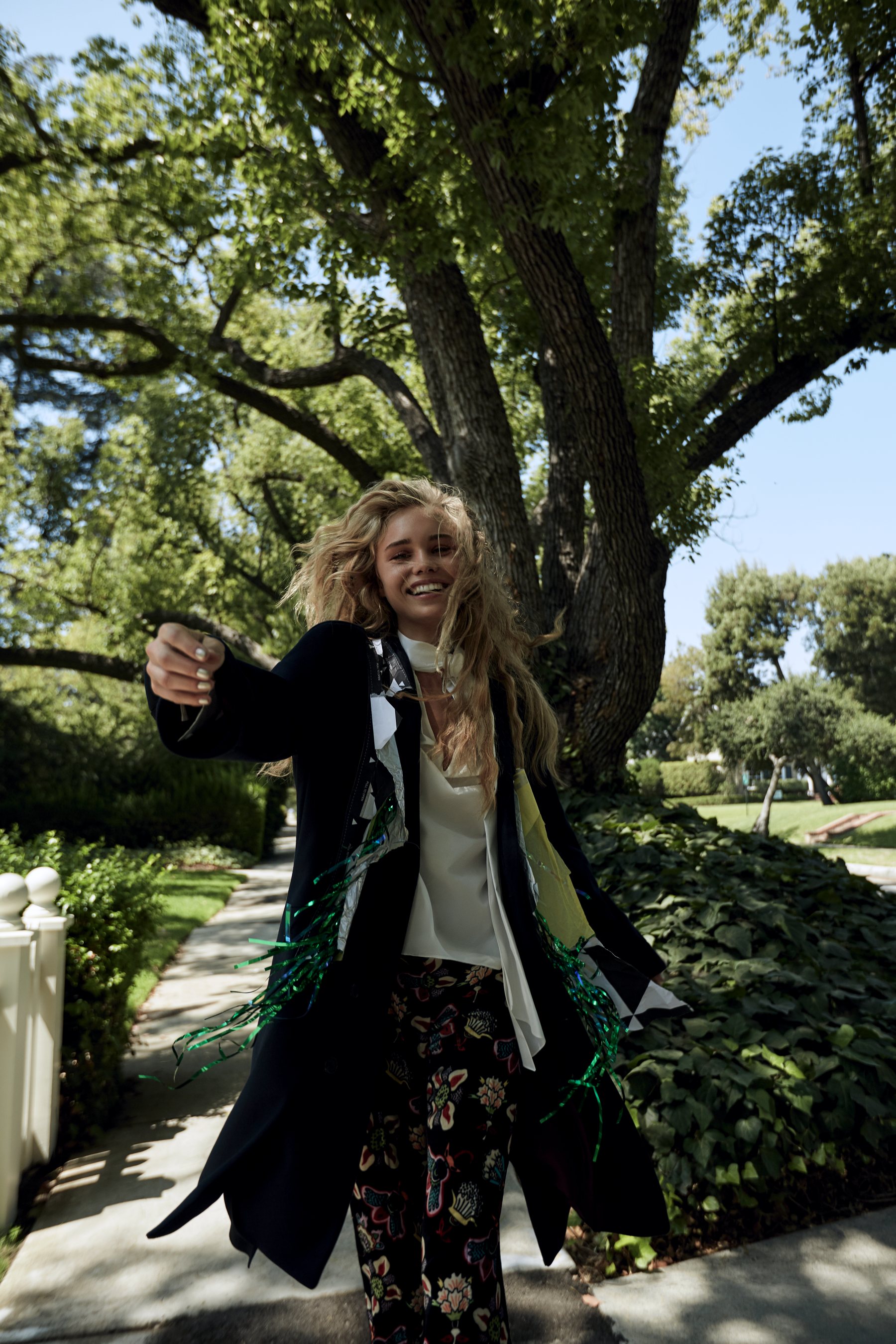 Пальто CHALAYAN, блуза TOD’S, брюки VALENTINO