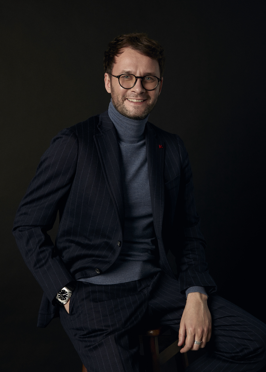 На Івані:  Водолазка, піджак, штани, ISAIA. Годинник, каблучка, BVLGARI