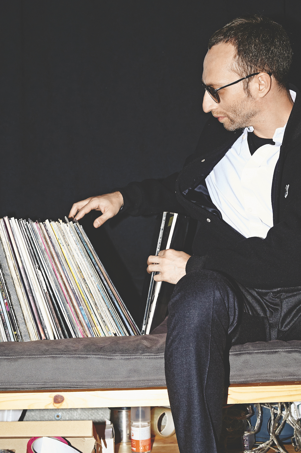 Бомбер, сорочка — Maison Kitsune, окуляри — Persol