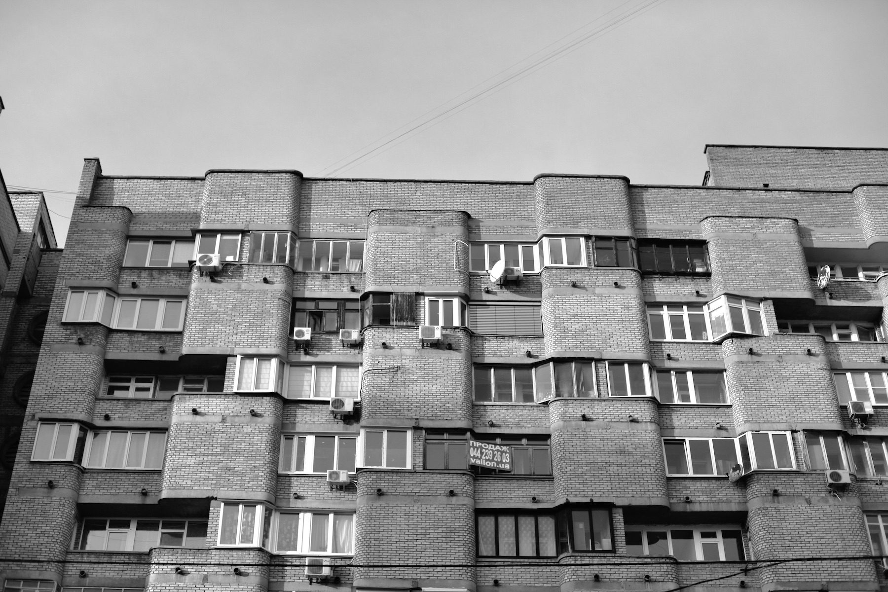 Житловий будинок на площі Перемоги, вул. Дмитрівська, 2, (Михайло Будиловський спільно з Вадимом Ладним, І. Веримовською), 1973-1977 – фото Олени Сапонової