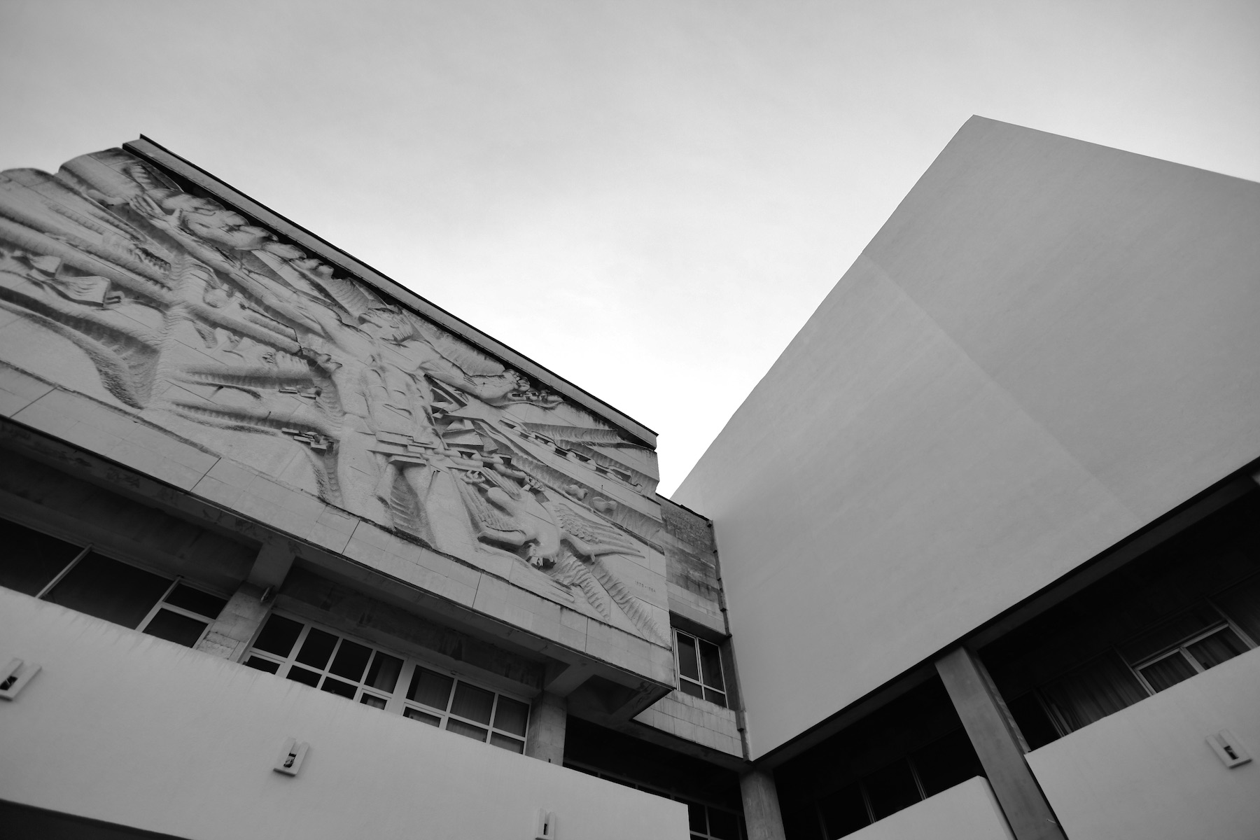  Будівля факультету фізики Київського національного університету імені Тараса Шевченка (Михайло Будиловський у співавторстві з Вадимом Ладним, Л. Коломійцем, Ю. Москальцем)