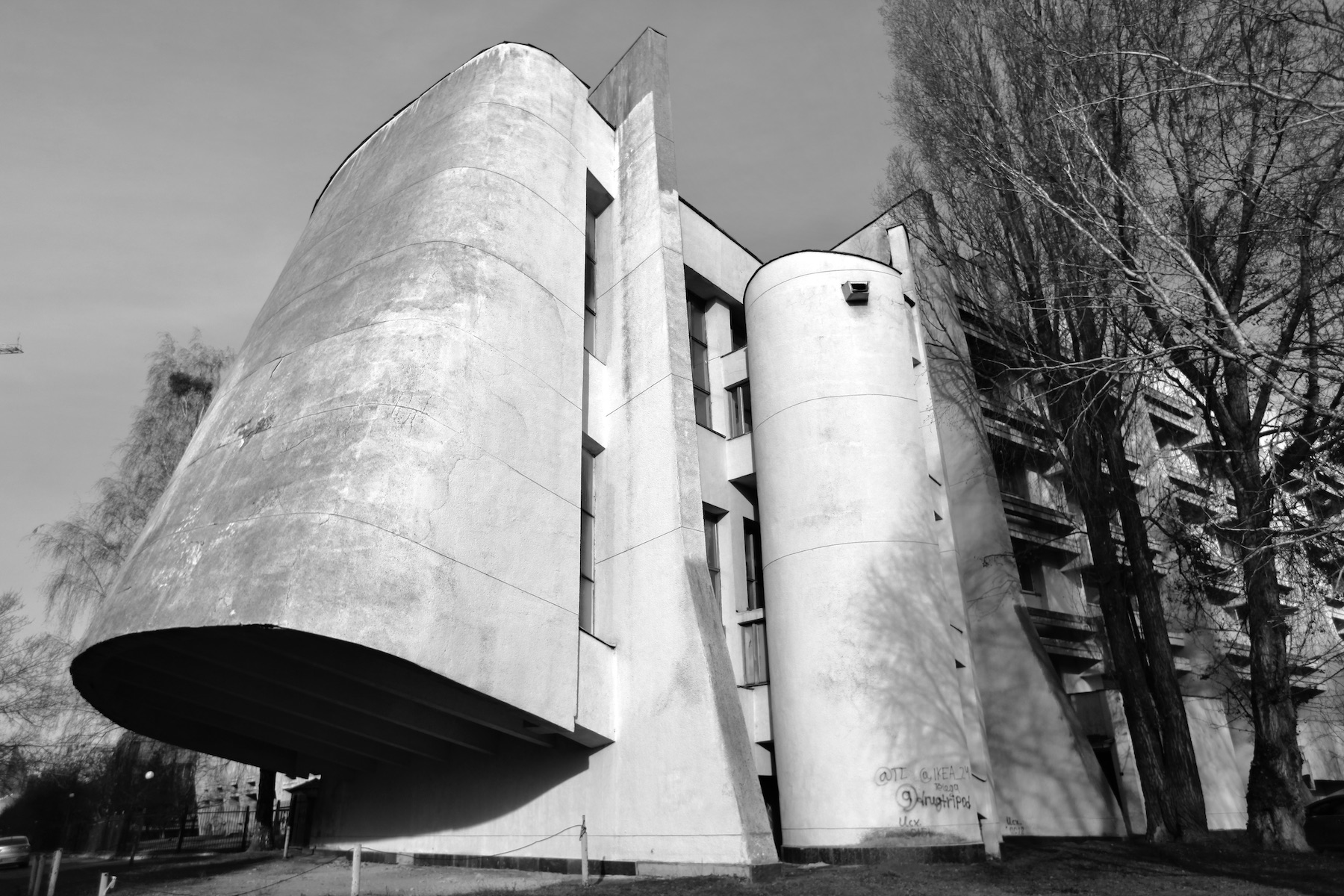  Будівля факультету фізики Київського національного університету імені Тараса Шевченка (Михайло Будиловський у співавторстві з Вадимом Ладним, Л. Коломійцем, Ю. Москальцем)