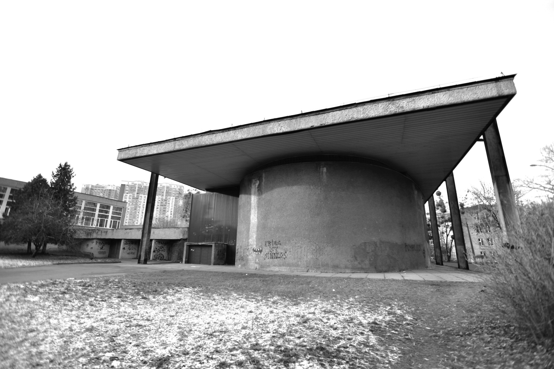 Київське державне хореографічне училище, вул. Парково-Сирецька, 4, (Михайло Будиловський спільно із З. Хлєбніковою), 1966 – фото Олени Сапонової