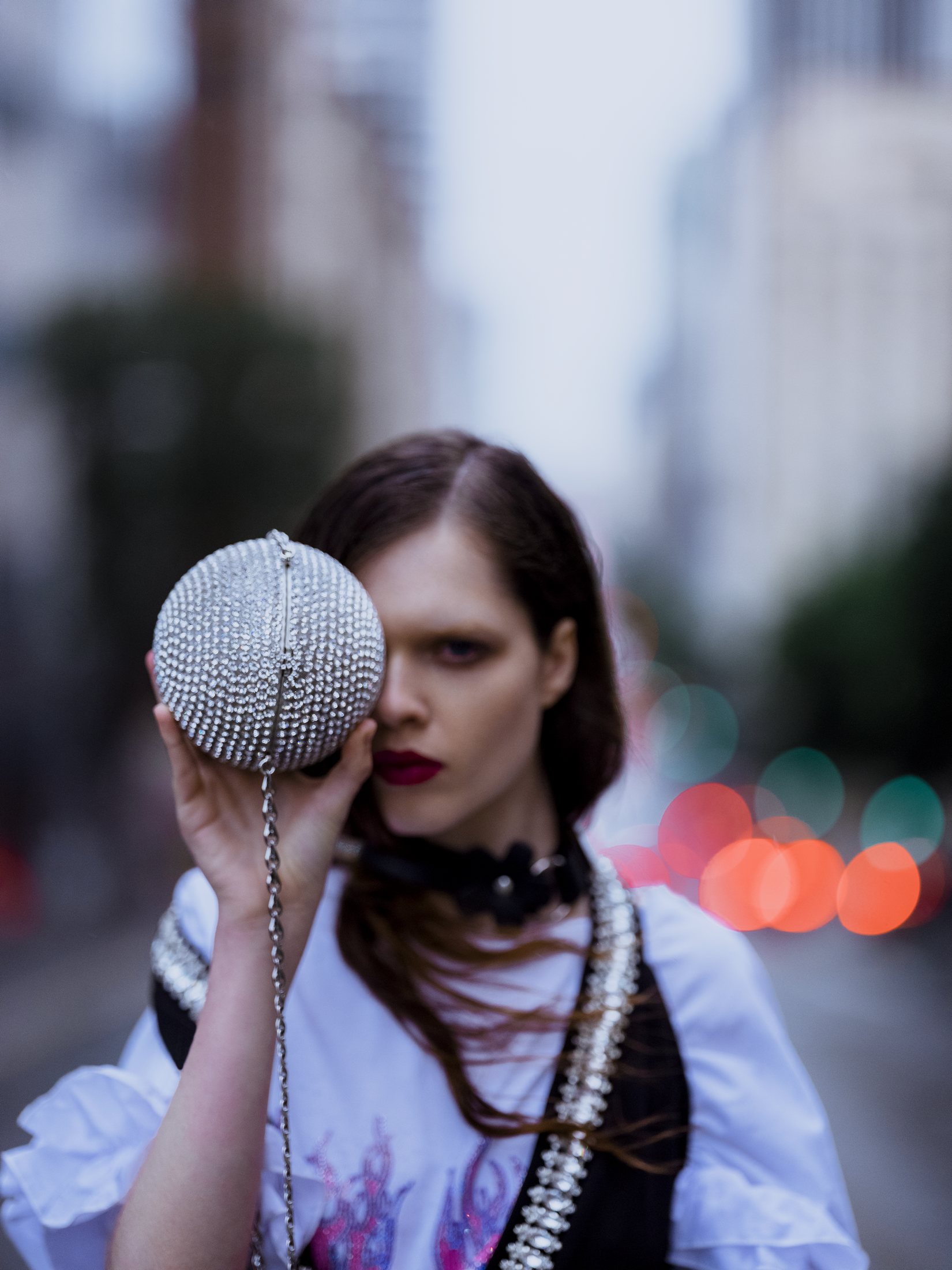 Платье и чокер Philipp Plein, сапоги и сумка Chanel