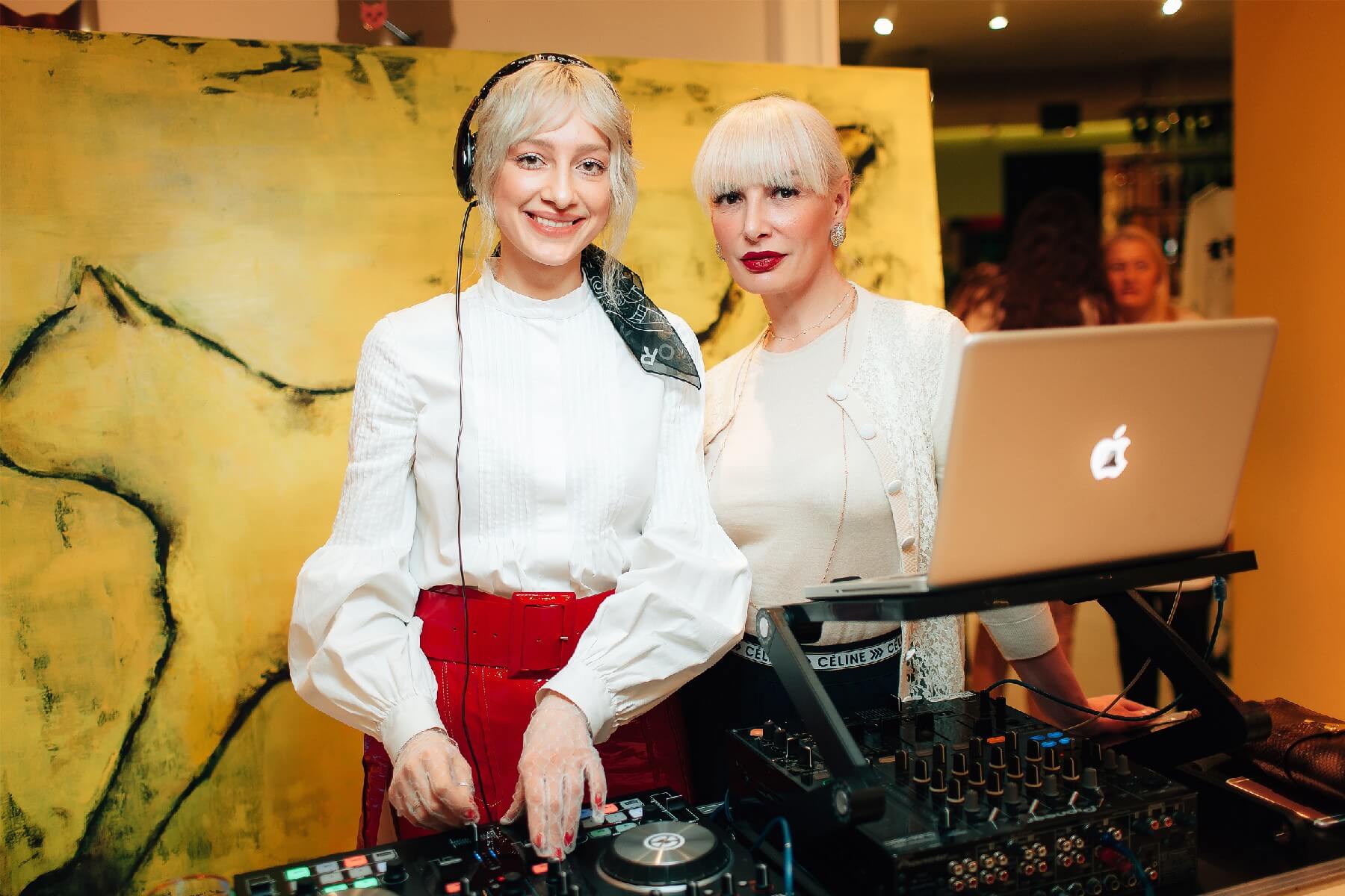 Олимпия Вайтмусташ, Анжела Барских