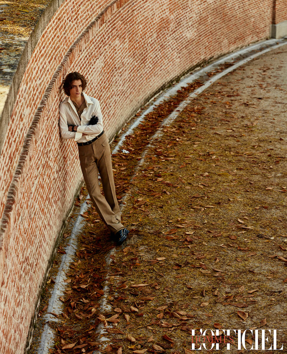 Жилет, рубашка и брюки – Mans Concept Menswear, обувь Jeffrey Campbell