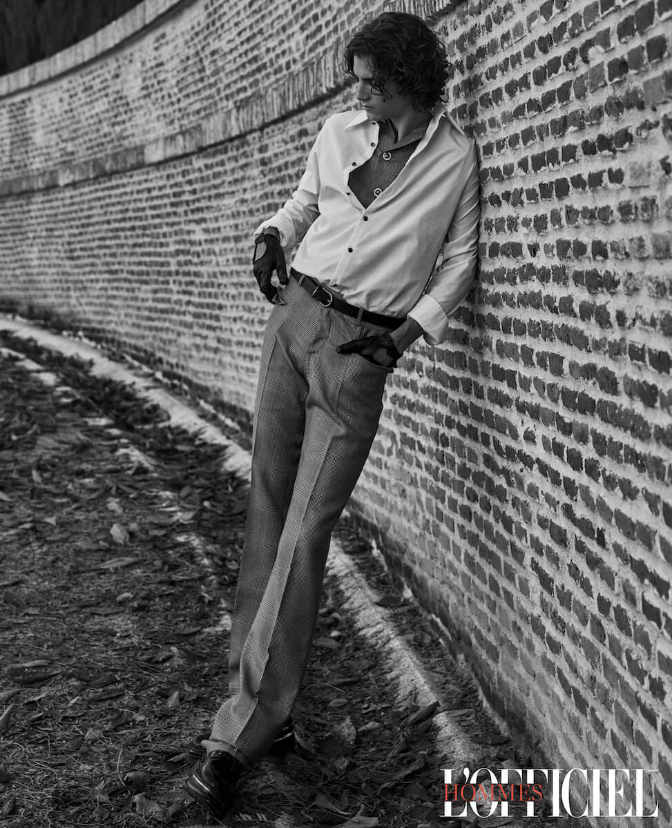 Жилет, рубашка и брюки – Mans Concept Menswear, обувь Jeffrey Campbell