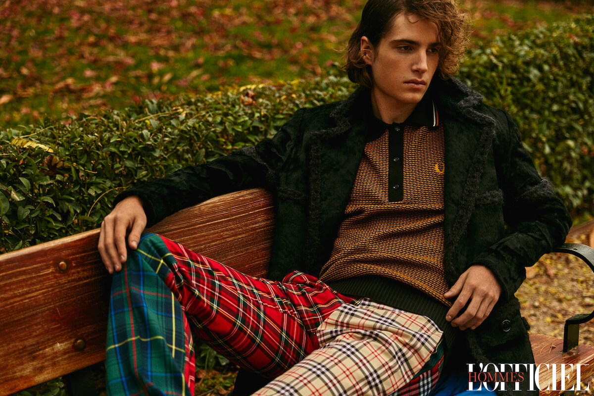 Поло Fred Perry, пальто BREA, брюки Mans Concept Menswear, обувь Dr. Martens  