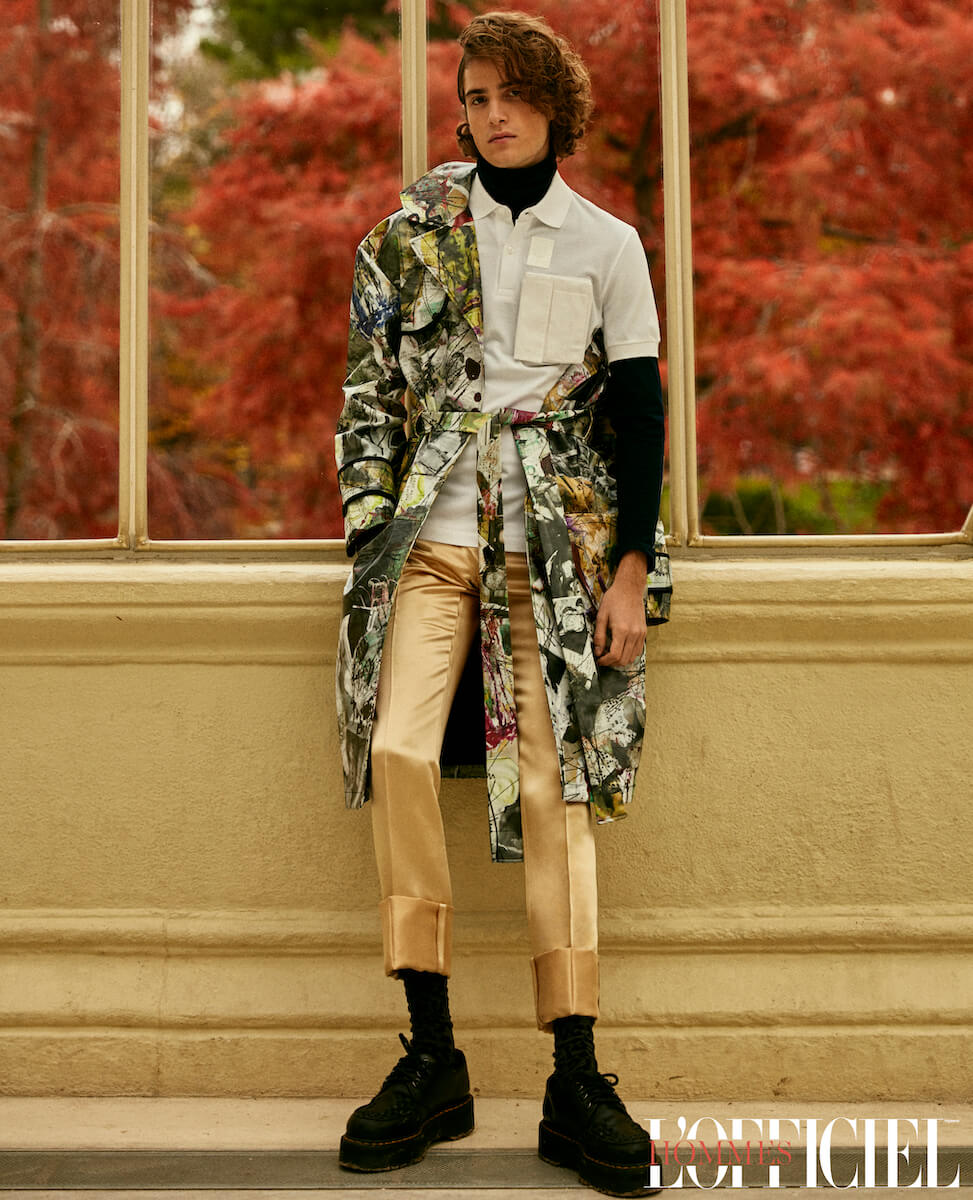 Рубашка поло Raf Simons x Fred Perry, тренчкот Euphemio Fernandez, брюки Mans Concept Menswear, обувь Dr. Martens