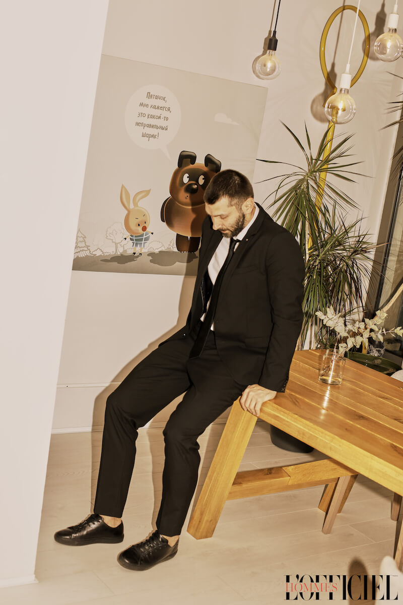 Костюм, рубашка, галстук, кеды – Mango 