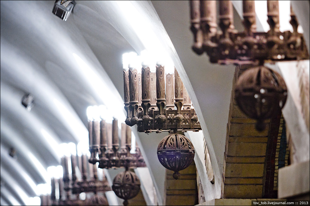 Боковые бра, станция «Золотые ворота»