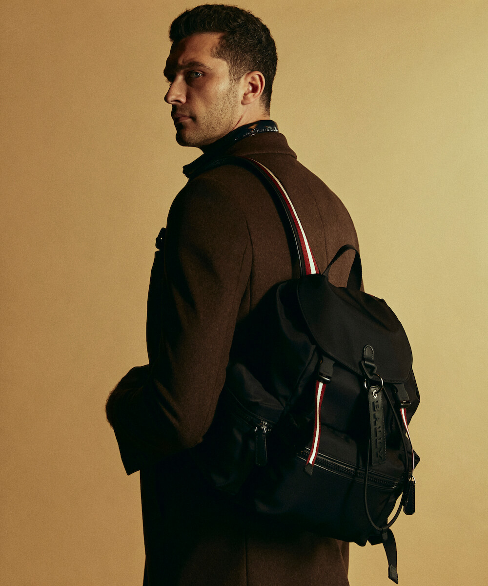 Пальто BOSS, рюкзак BALLY