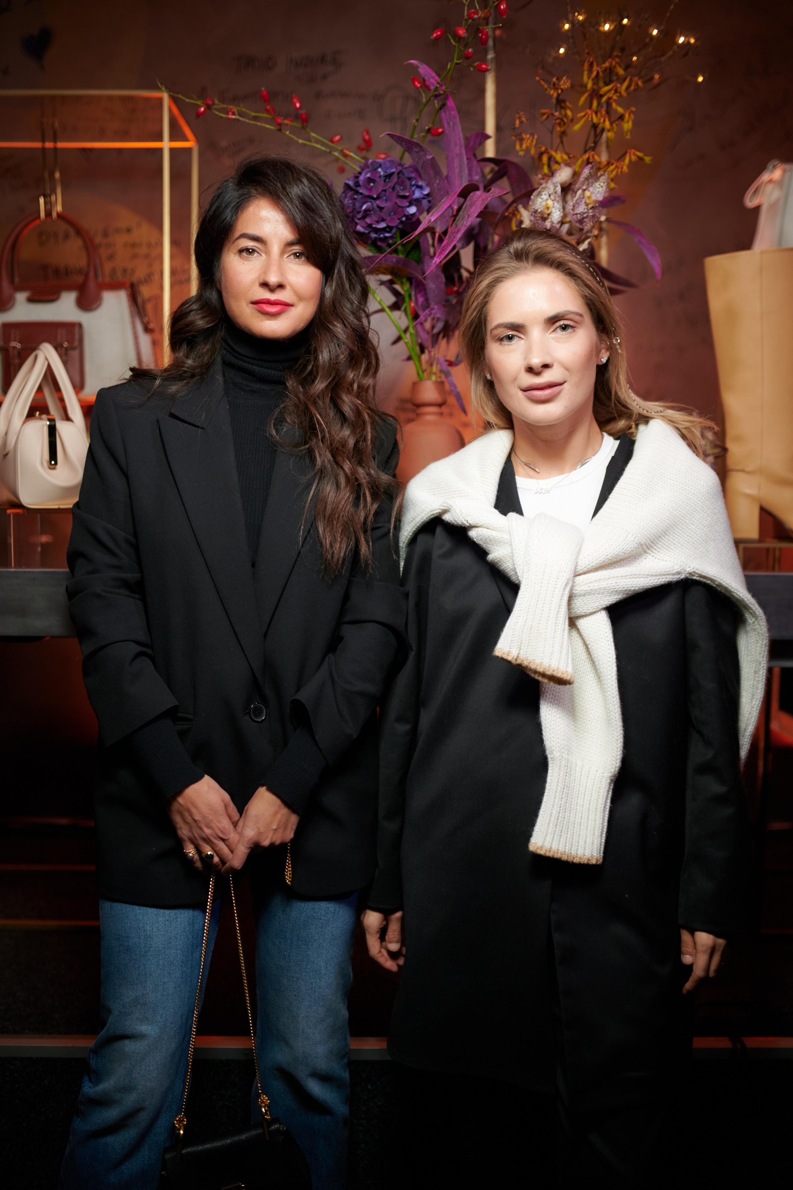 Справа: Алина Долинина