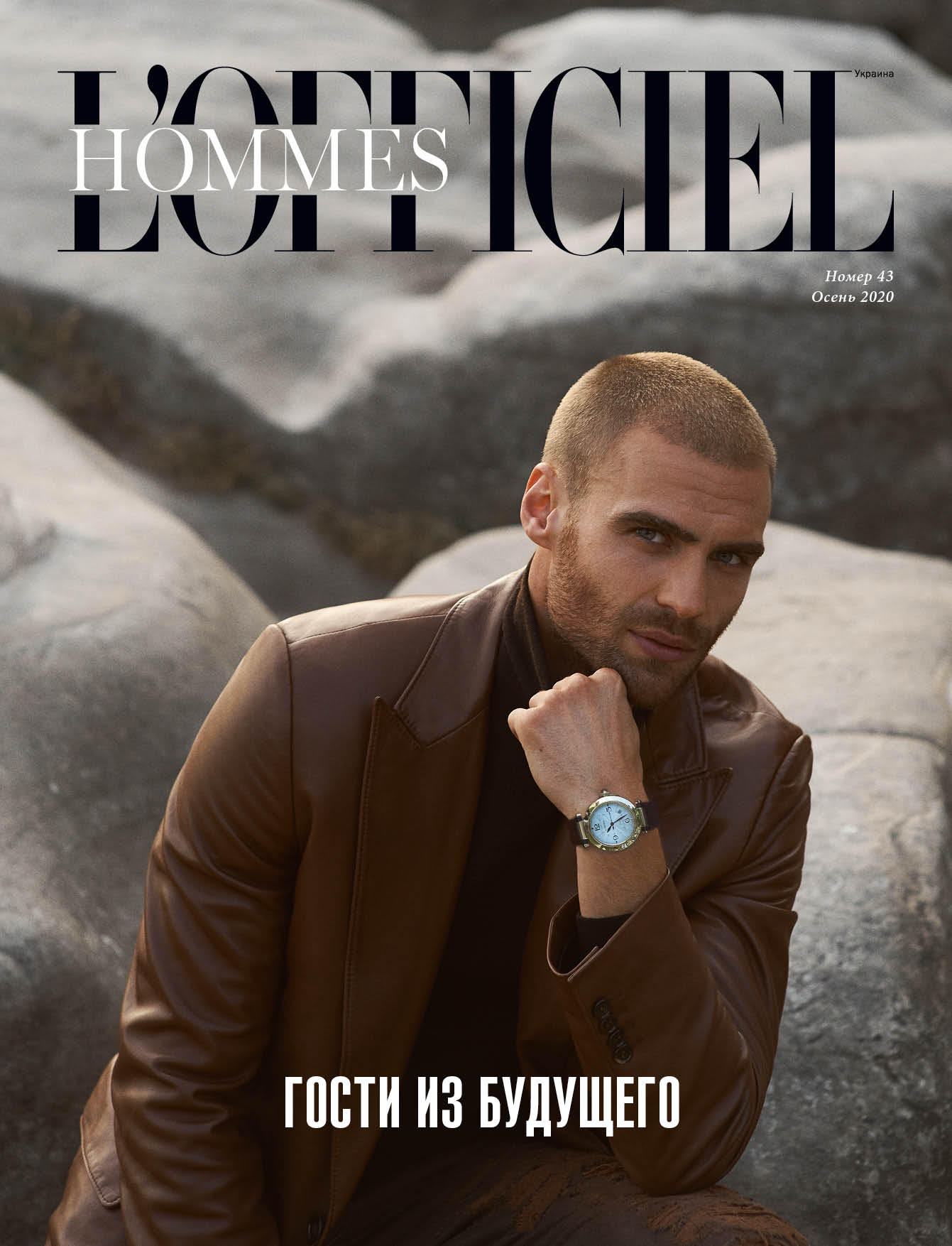 На фото: Водолазка, пальто, джинсы — Dolce & Gabbana, часы Pasha De Cartier, Cartier