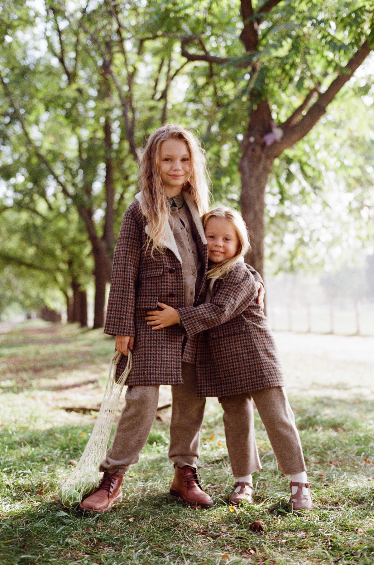 Пальто, джемперы, сорочки, брюки, ботинки и туфли, Caramel