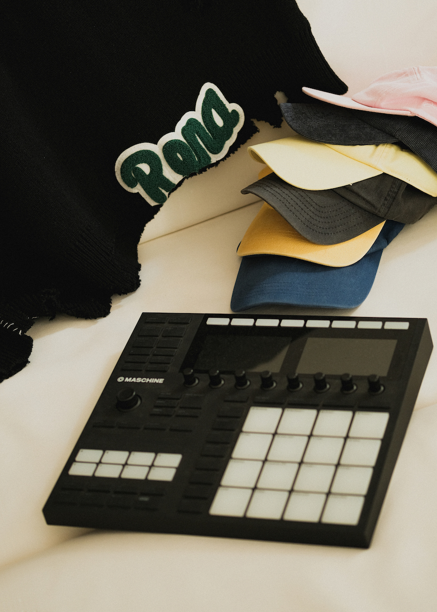 Кепки (сверху вниз): Jacquemus, Ksenia Schnaider, Drôle De Monsieur, Misbhv, Otto, Ader Error