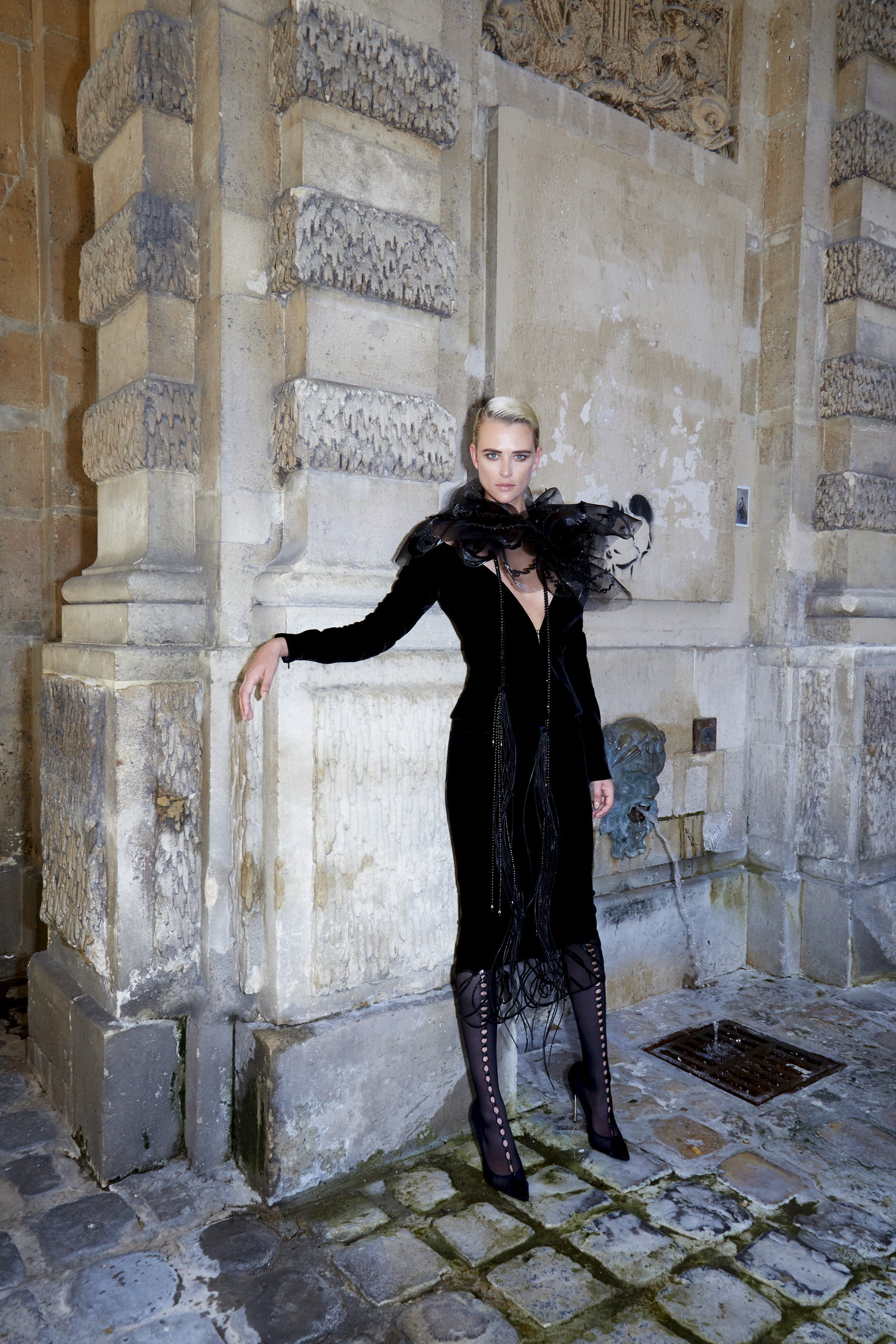 Воротник, жакет, юбка, сапоги, ожерелье, Armani Prive