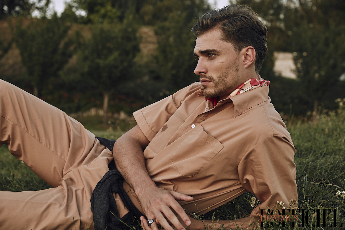 Рубашка, брюки, кардиган и шейный платок – Frolov