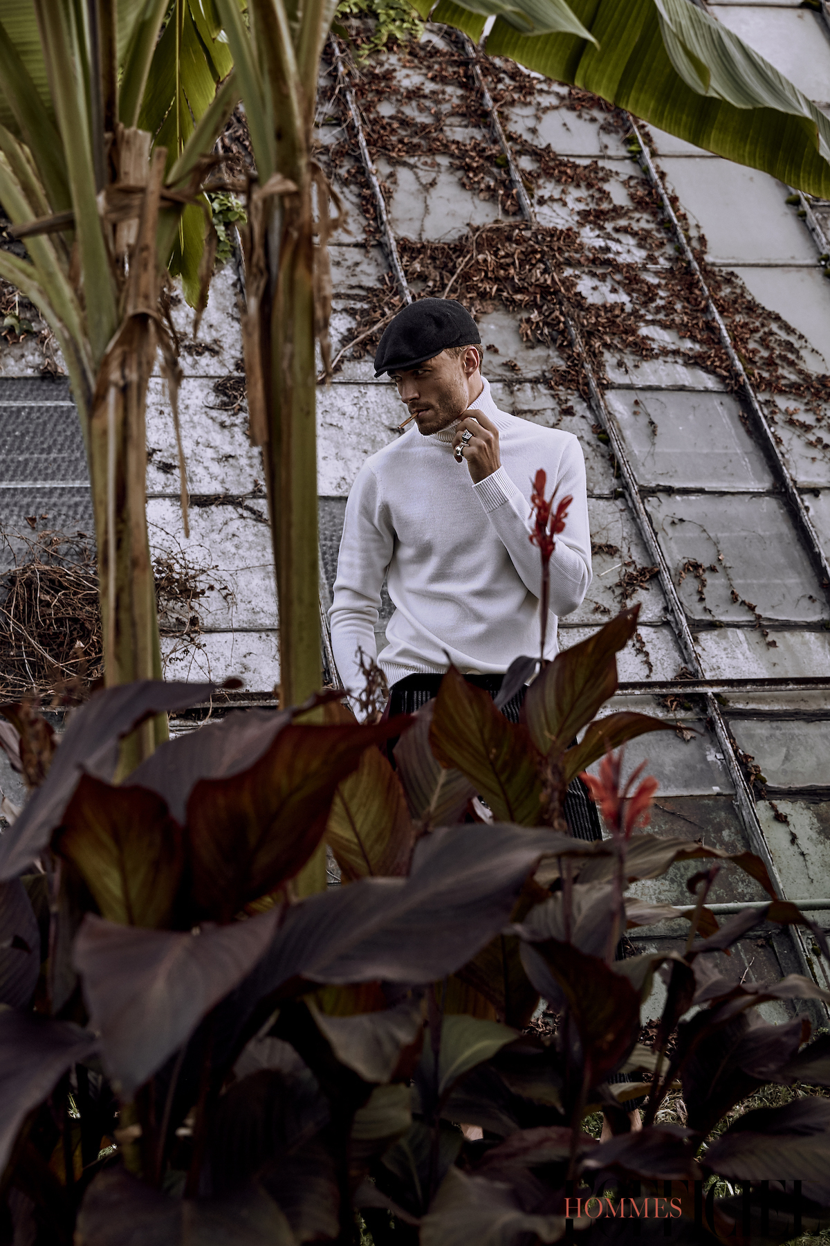 Водолазка Sandro, брюки Dolce & Gabbana, кепи собственность модели