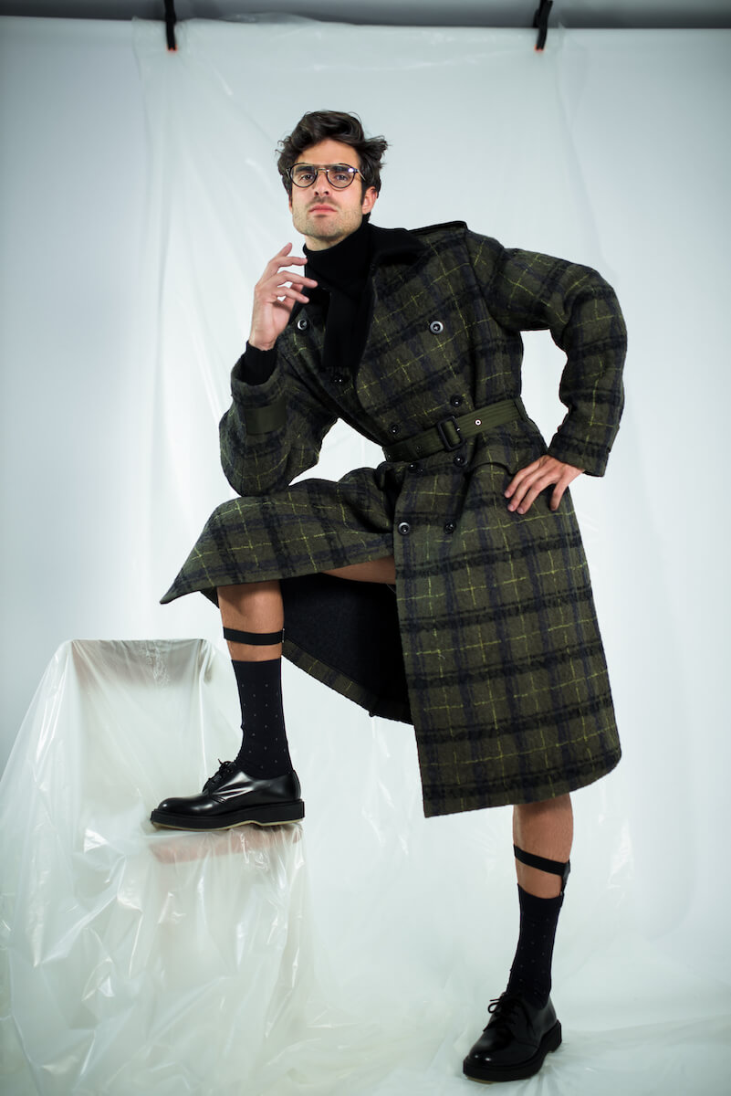 Пальто и свитер – Joseph, носки Calzedonia, очки Tom Ford, обувь Adieu