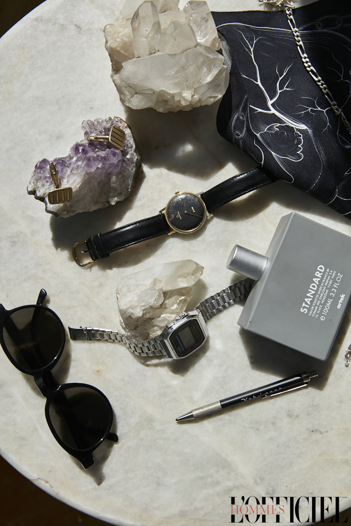 Серебряная цепочка от крестной мамы из Швейцарии, туалетная вода Comme Des Garcons Standard, солнечные очки Retrosuperfuture, шариковая ручка от отчима, часы  Swiss, часы  Casio,  позолоченные запонки, подарок подруги. 