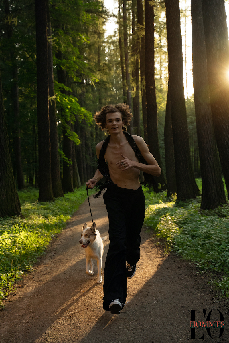 Брюки Botega Veneta, гастук Saint Laurent, кроссовки Golden Goose