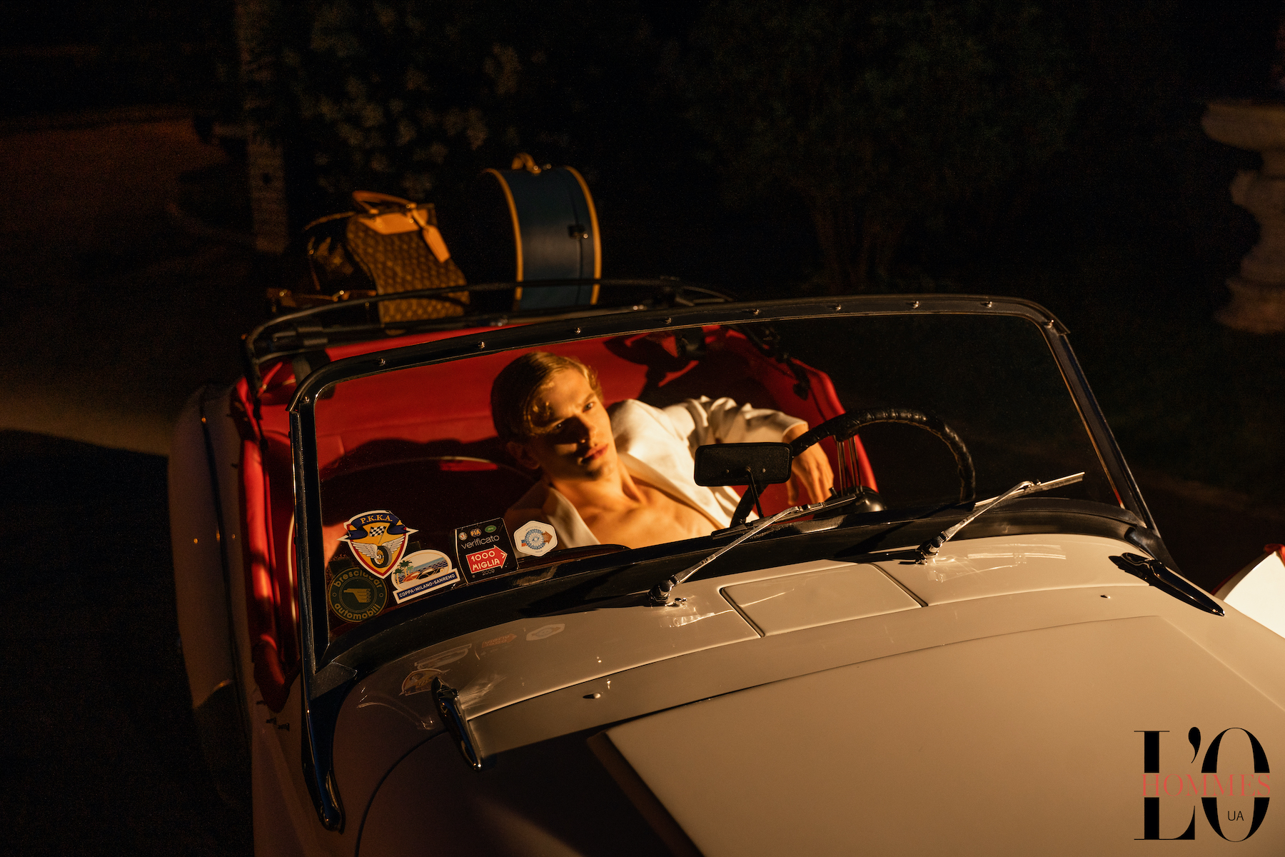 Пиджак Dolce & Gabbana, чемоданы Louis Vuitton