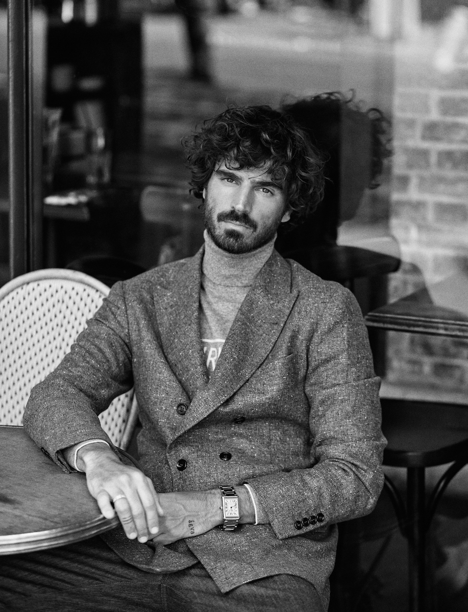  Водолазка, пиджак, брюки — Brunello Cucinelli, часы, кольцо, Cartier