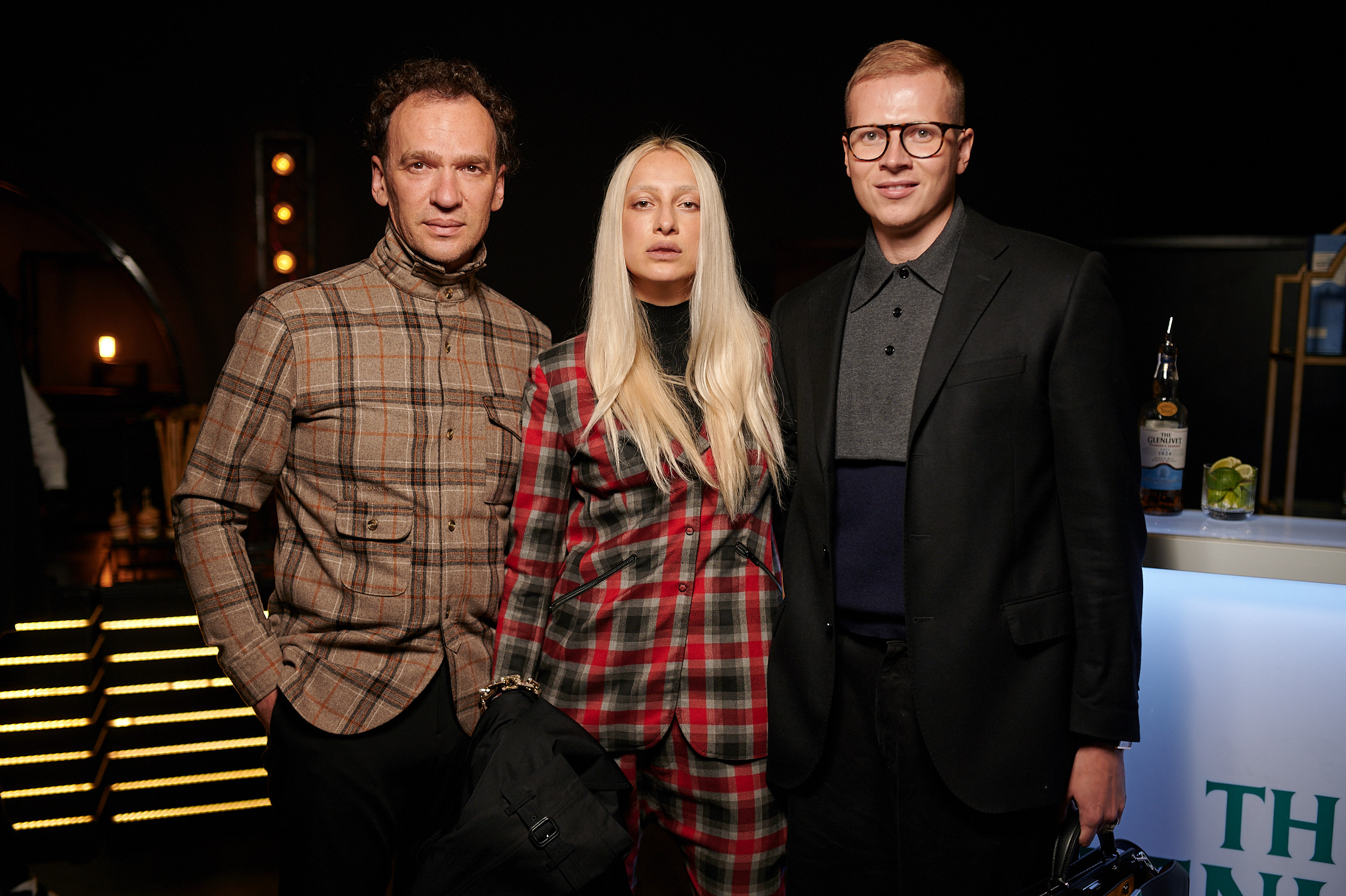 Олимпия Вайтмусташ с мужем и Веня Брыкалин