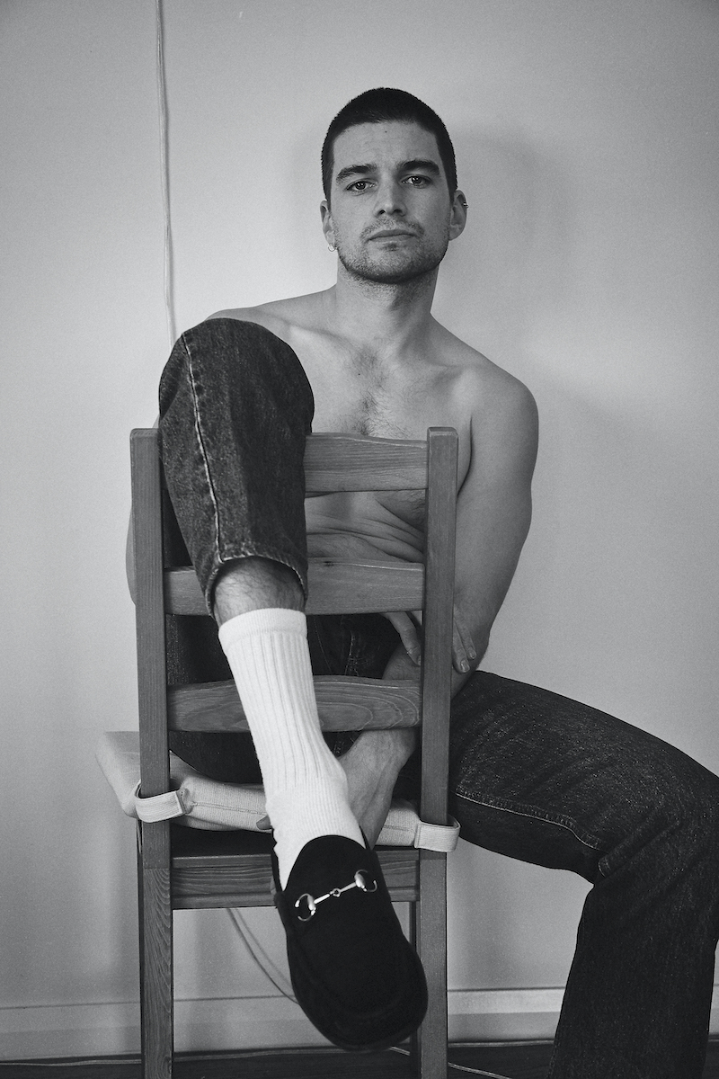 Джинсы Levi’s, носки Falke, лоферы Gucci