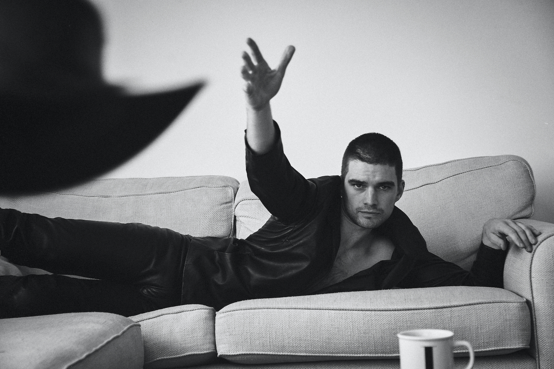 Куртка American Rag, брюки Celine, шляпа Akubra 