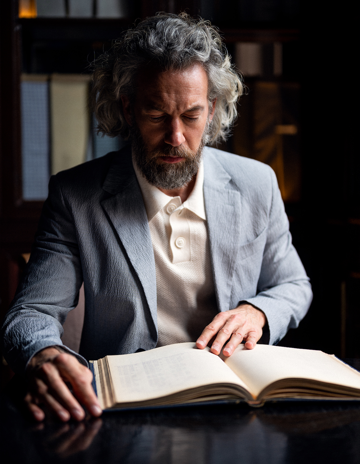 Костюм Marciano Guess, свитер Sandro 