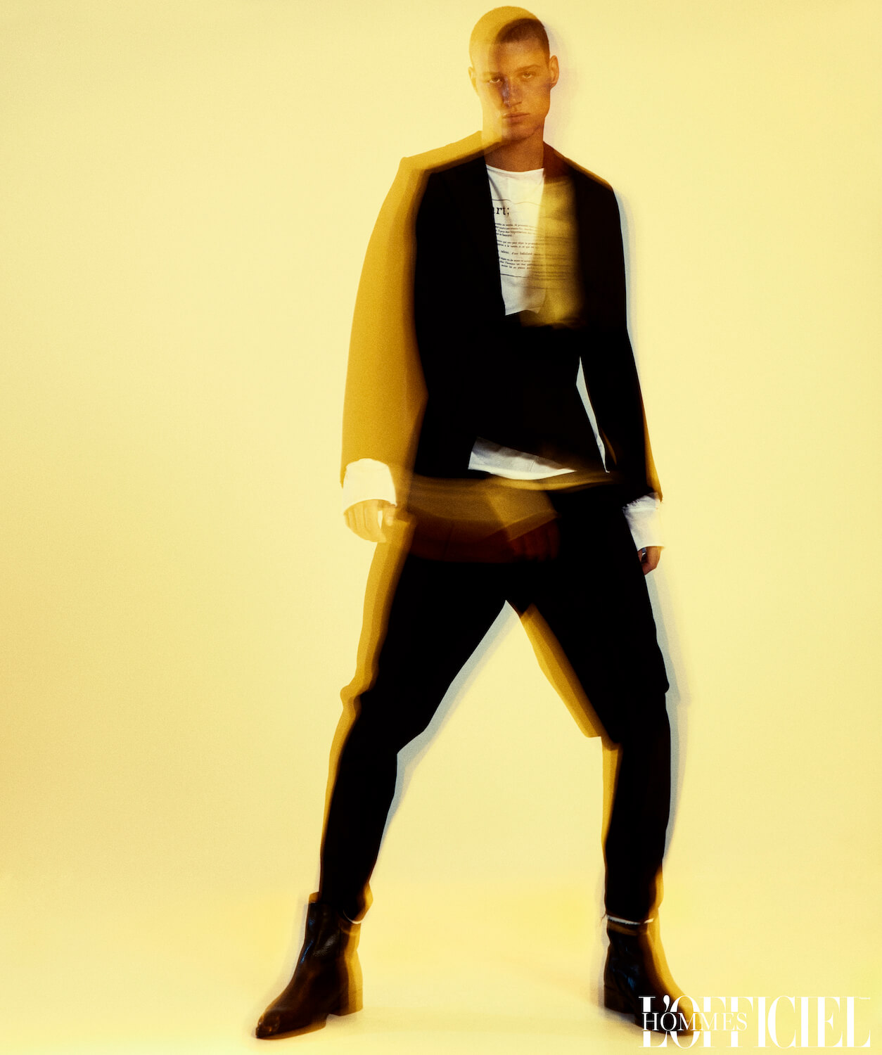 Костюм THEO,  лонгслив Zadig & Voltaire, ботинки COS 