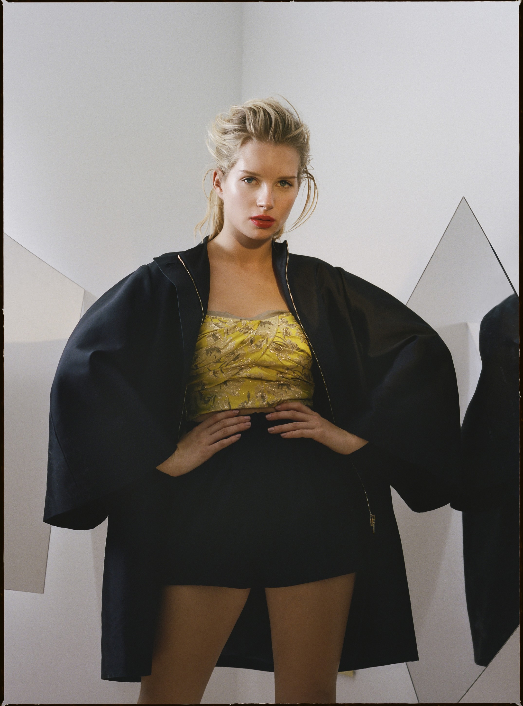 Топ PRADA, пальто и шорты LANVIN