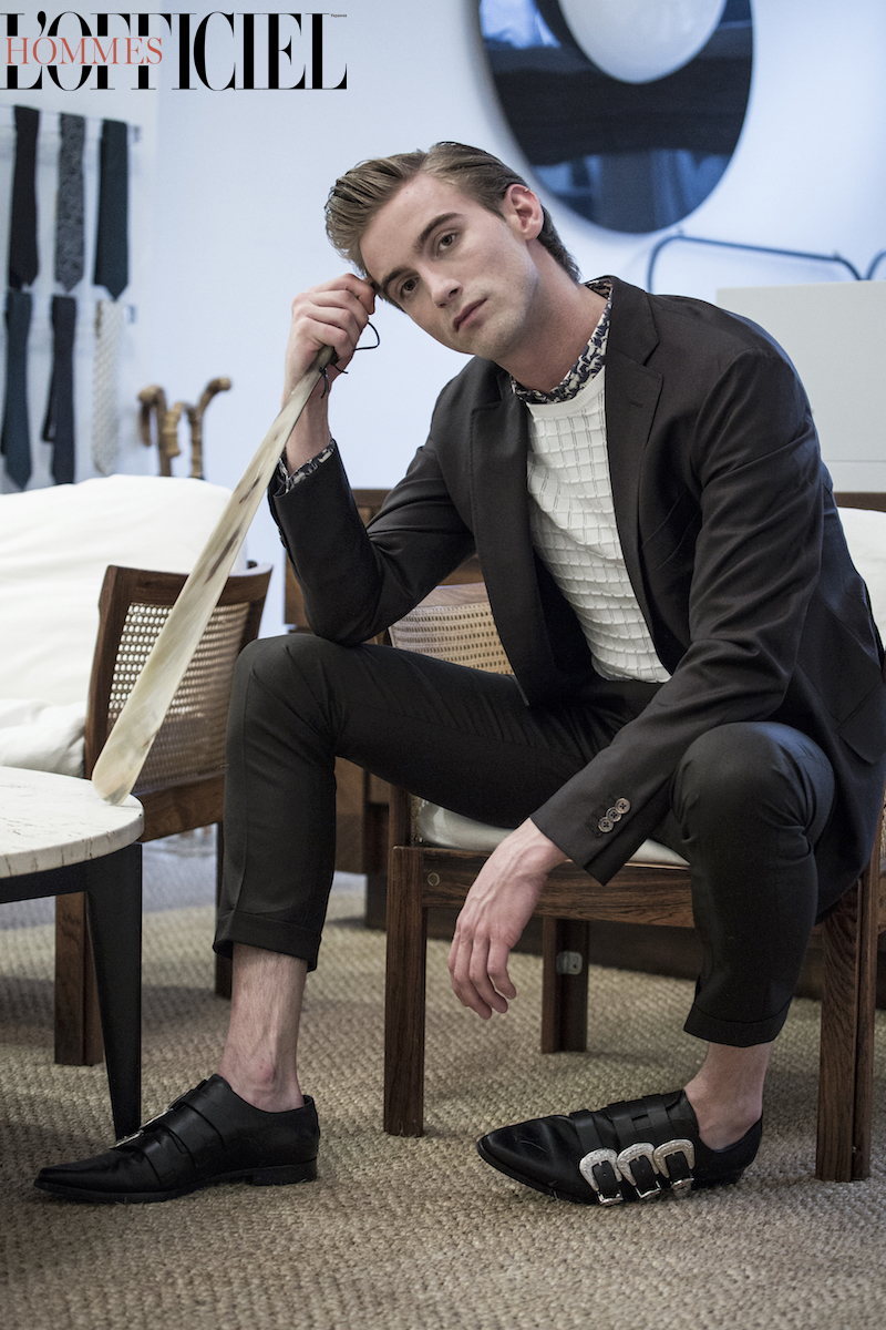 Рубашка- DOLCE  & GABBANA; Свитер- MR.TURK;  Костюм- P. JOHNSON;  Ремень- CALVIN KLEIN;  Обувь- DSQUARED2