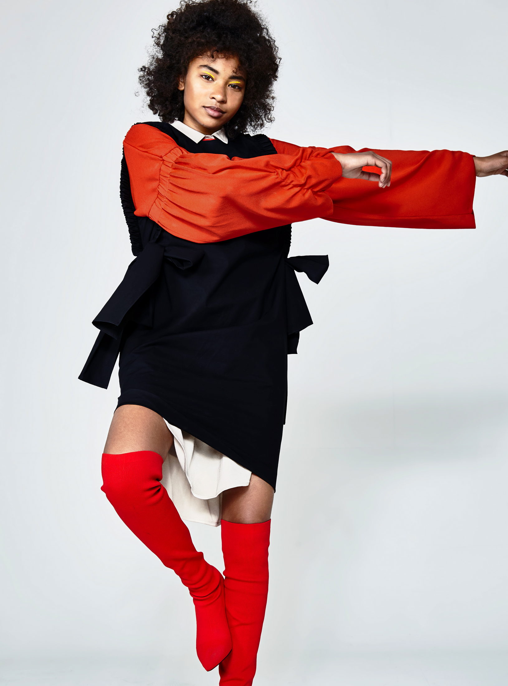 Платье MSGM MILANO, свитер ZARA, сорочка THE ROW, обувь Zara