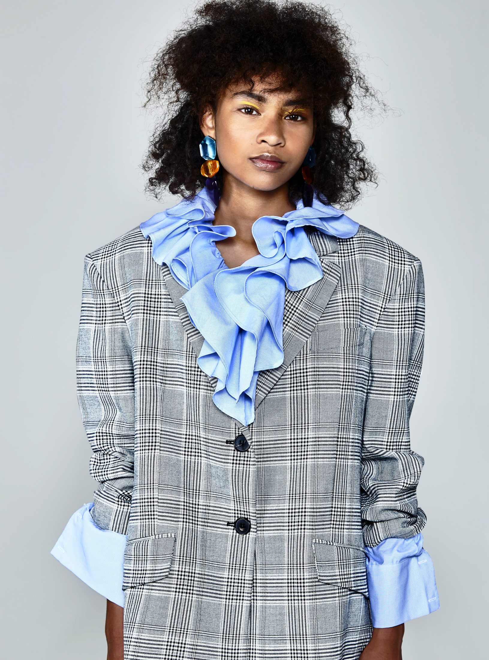 Жакет SANDRO, сорочка COMME DES GARÇONS, серьги MONIES