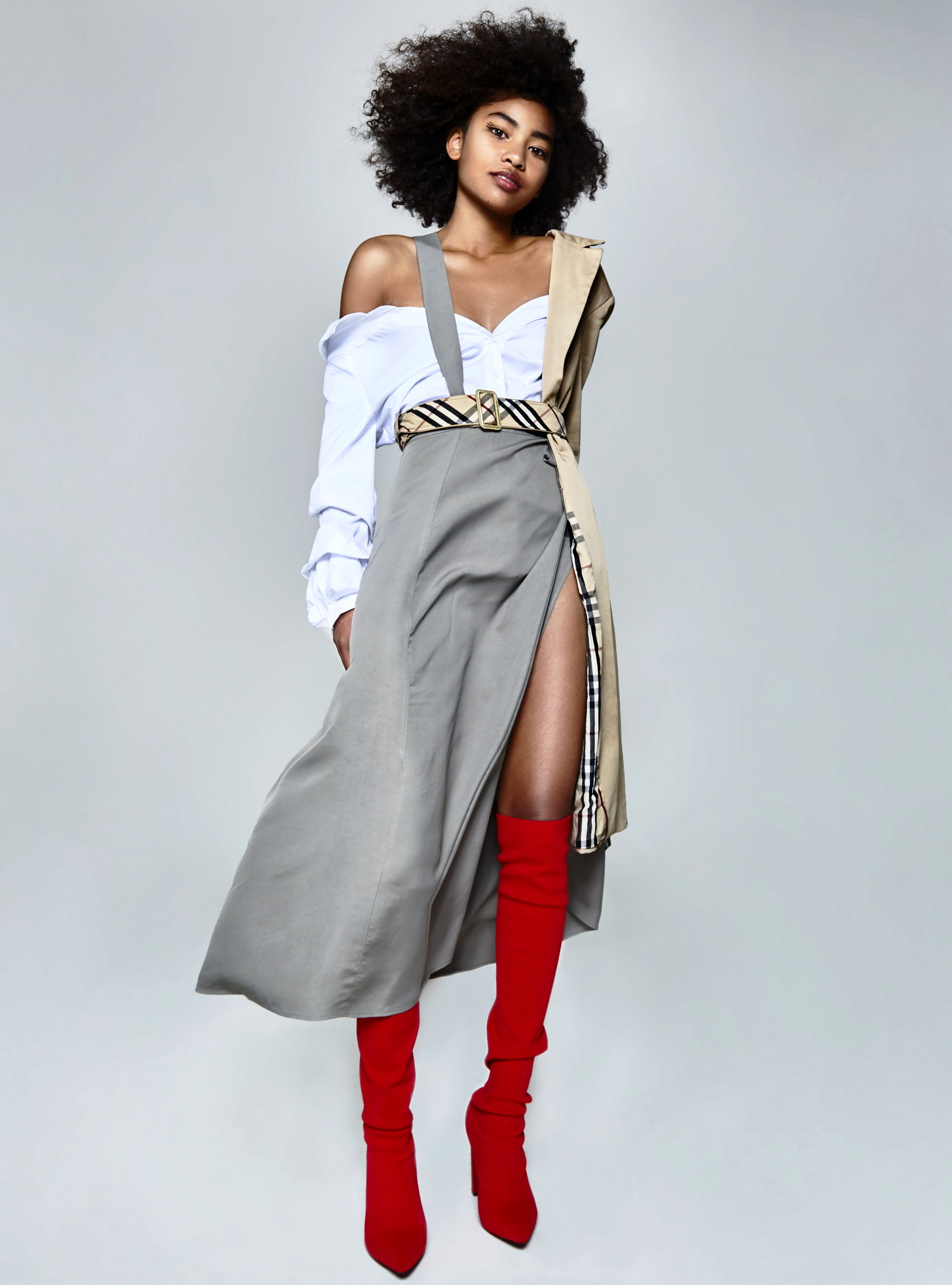 Сорочка THEORY, юбка RAEY, тренч Burberry, обувь Zara