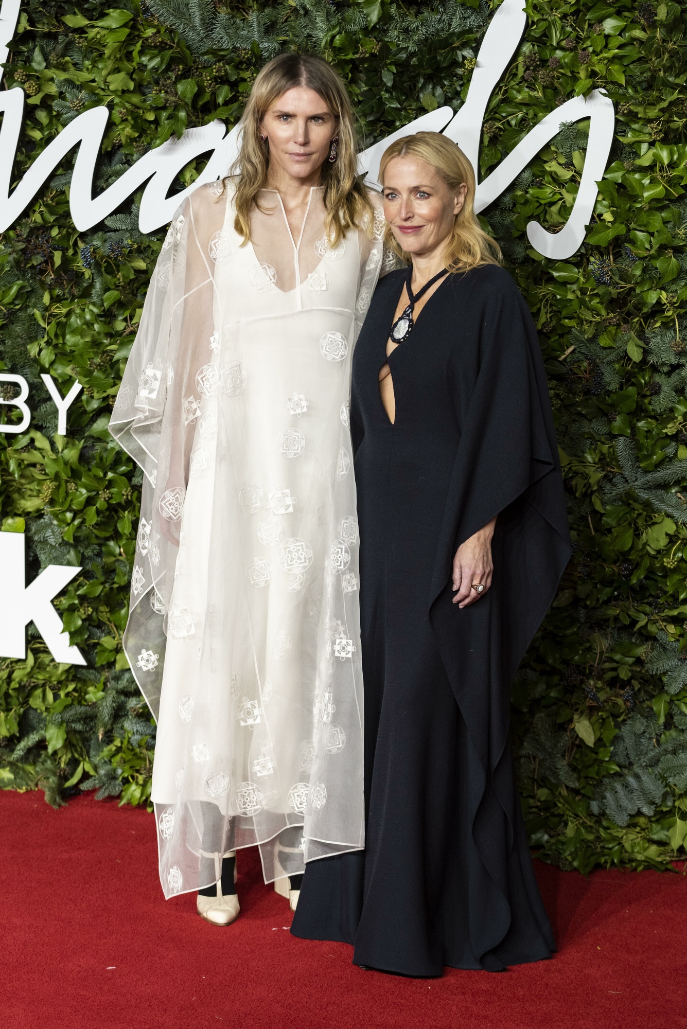 Габриэла Херст и Джиллиан Андерсон