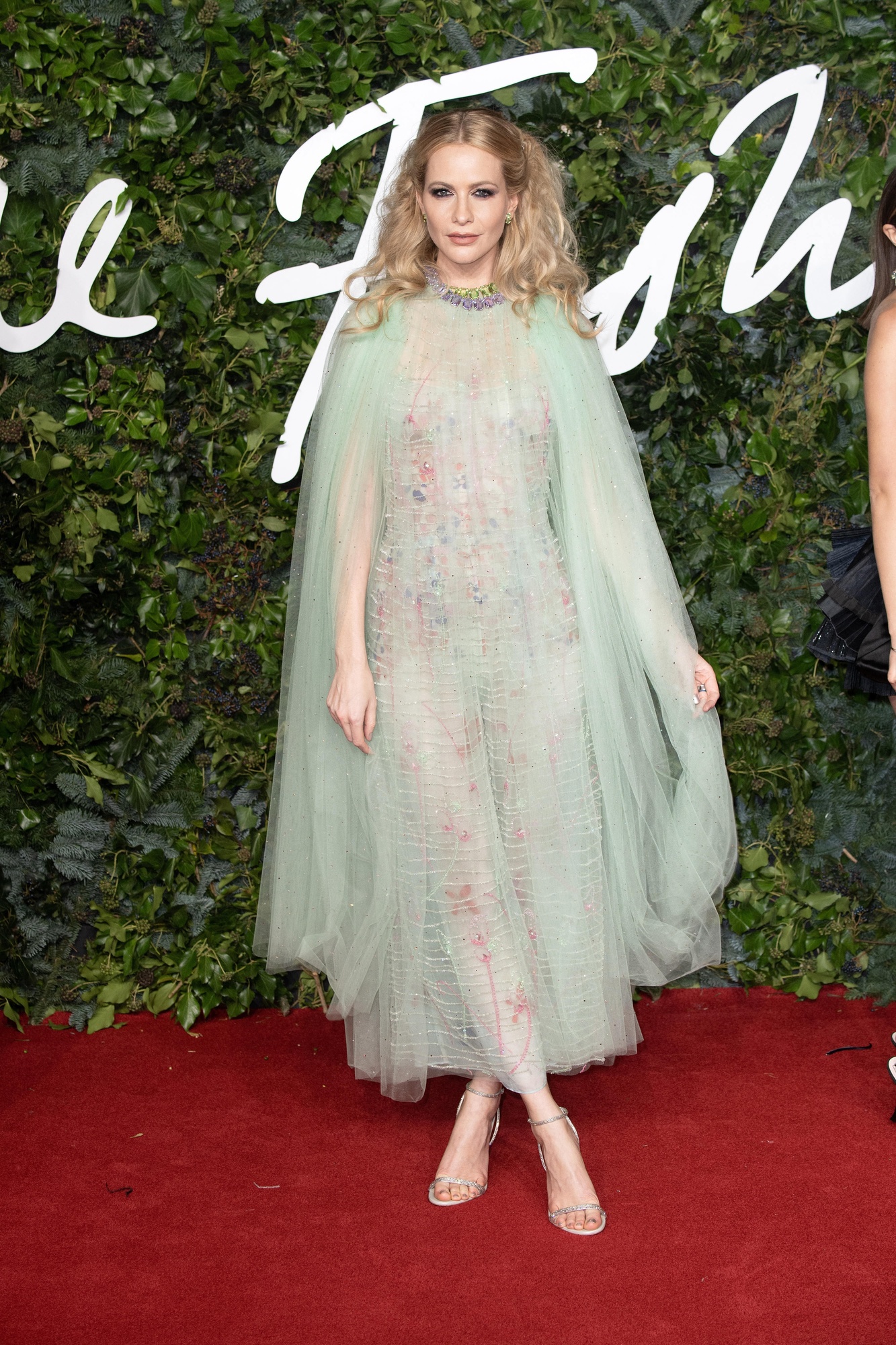 Поппи Делевинь