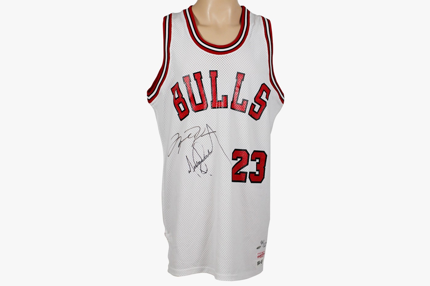 Майка с подписями Майкла Джексона и Майкла Джордана
